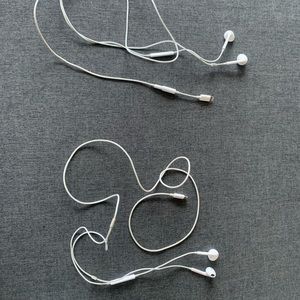Apple EarPods with Lightening Cord / adapter (QTY: 2)